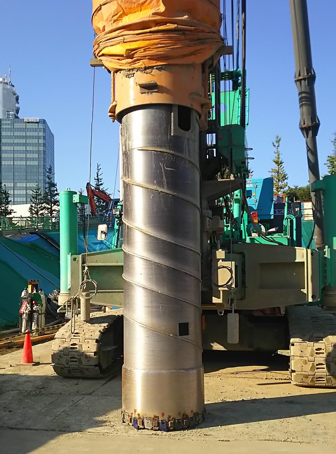 ロックオーガー工法(三点杭打機)