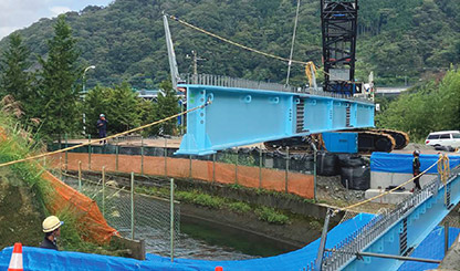 現場架設写真桁架設工