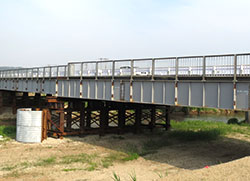 仮設道路橋および手摺